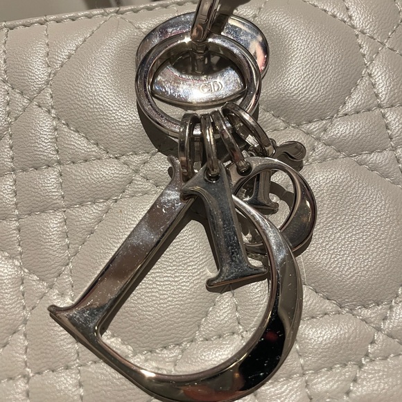 Dior Cream Quilted Shoulder Bag - Picture 8 of 9